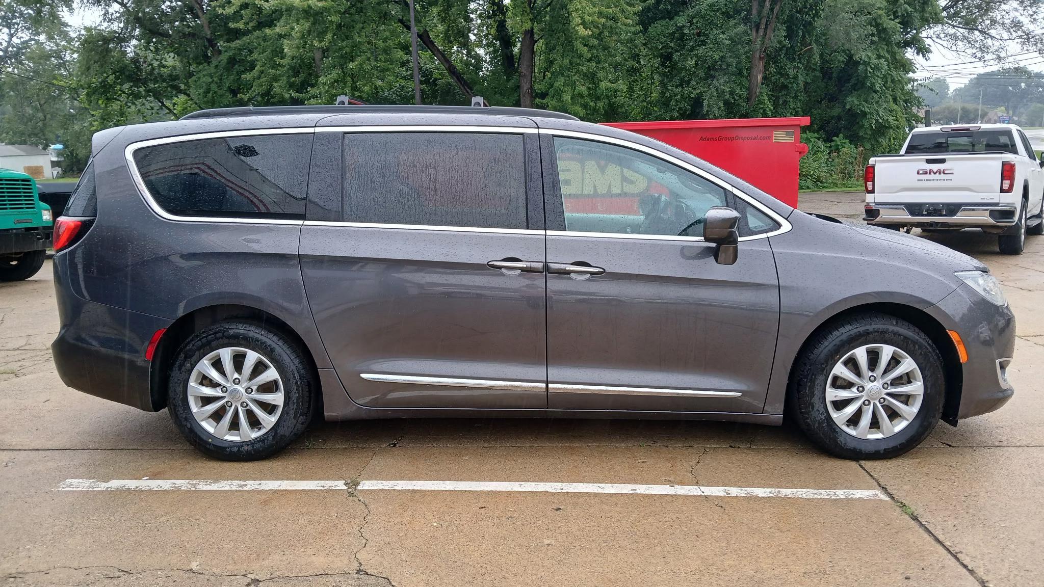 Chrysler Pacifica 2017 in Shelby Township, MI