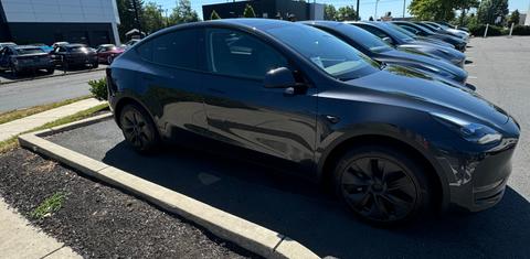 Tesla Model Y 2024