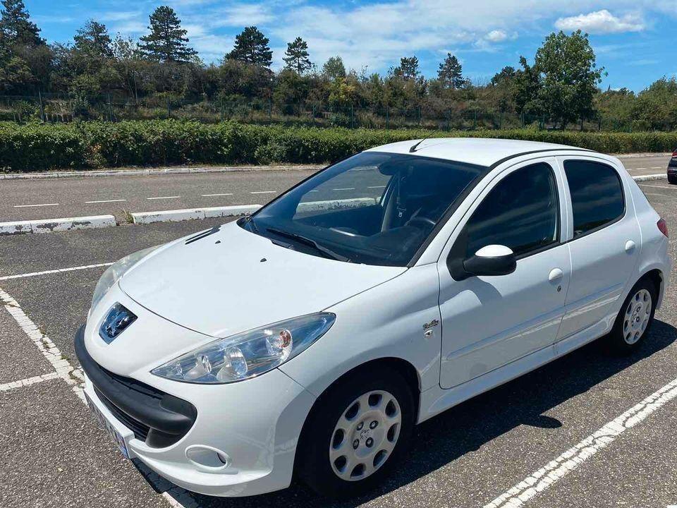 Peugeot 206+ 2012 à Val-de-reuil