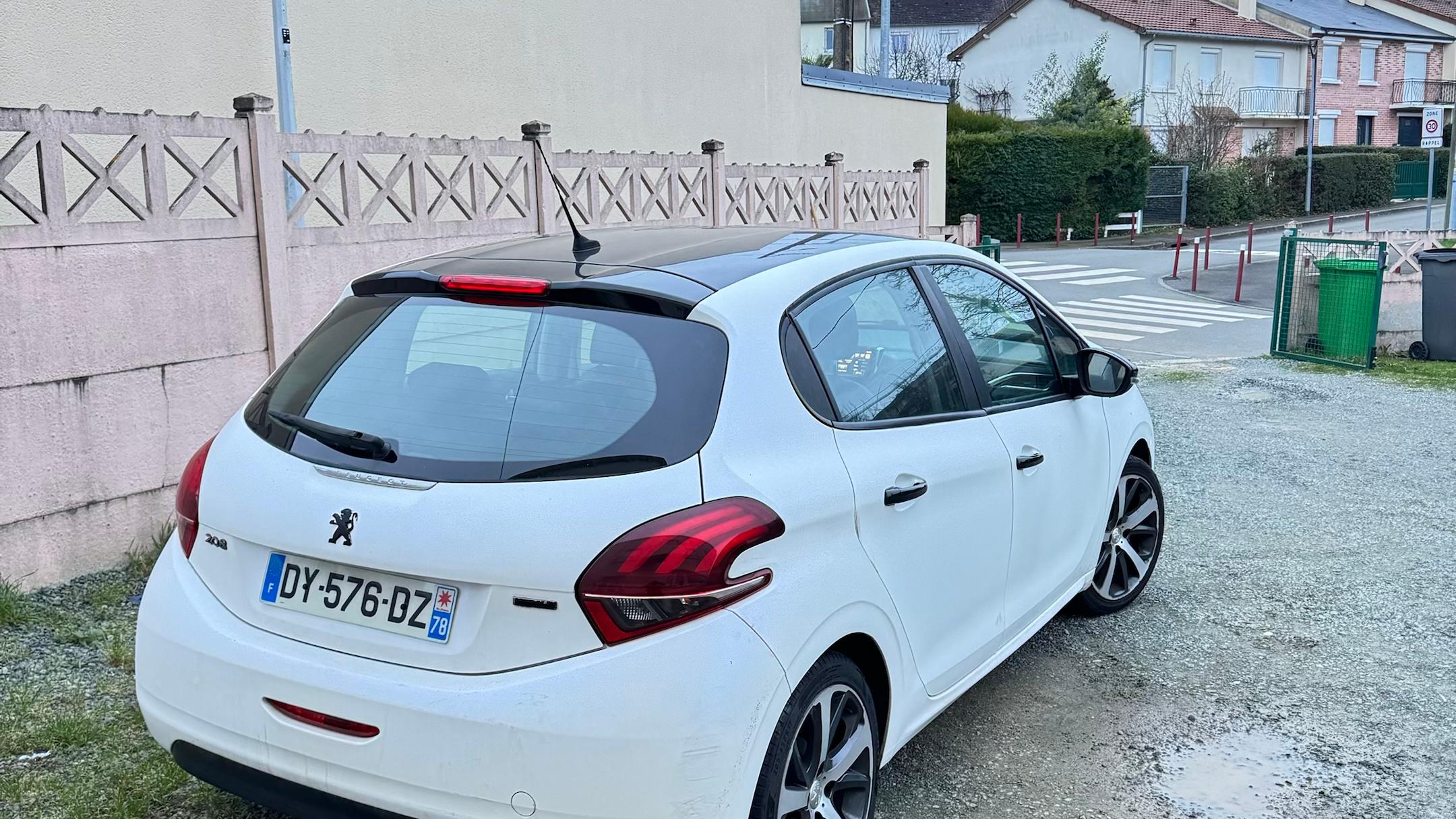 Peugeot 208 2015 à Le Mans