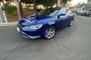 Chrysler 200 car