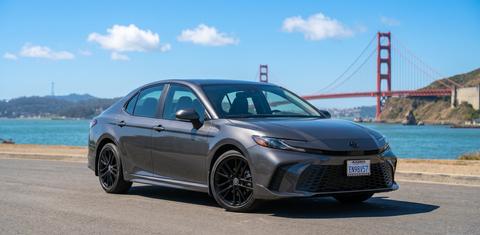 Toyota Camry Hybrid 2026
