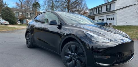 Tesla Model Y 2025