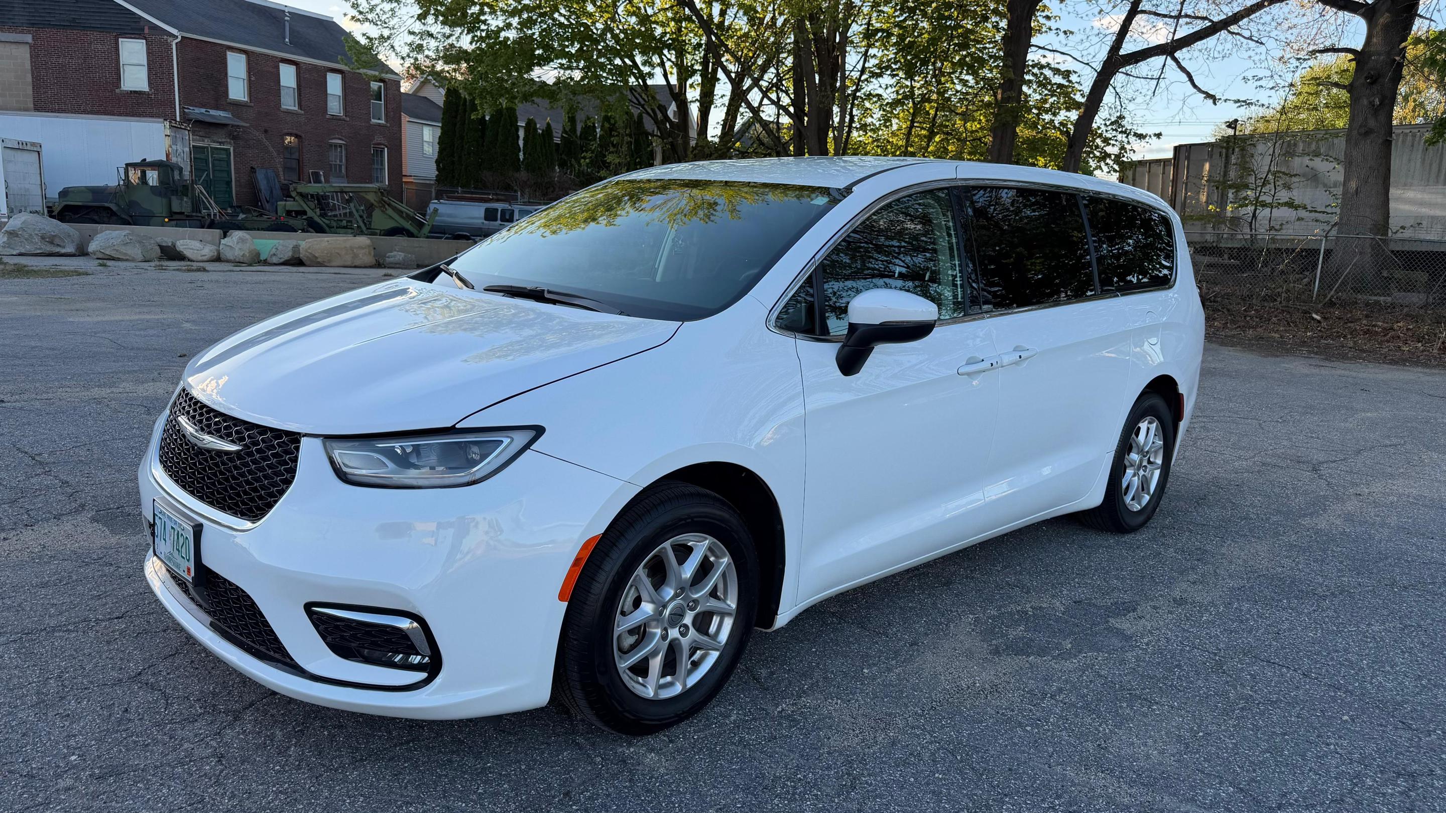 Chrysler Pacifica 2023 in Nashua, NH