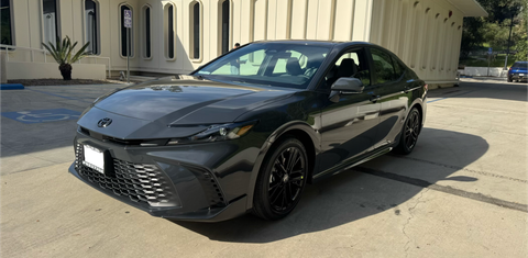 Toyota Camry Hybrid 2026