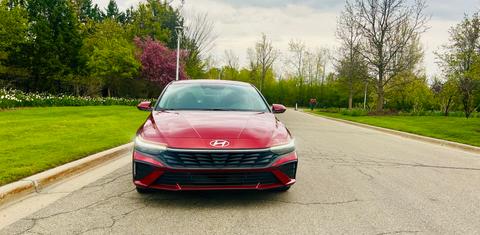 Hyundai Elantra Hybrid 2025