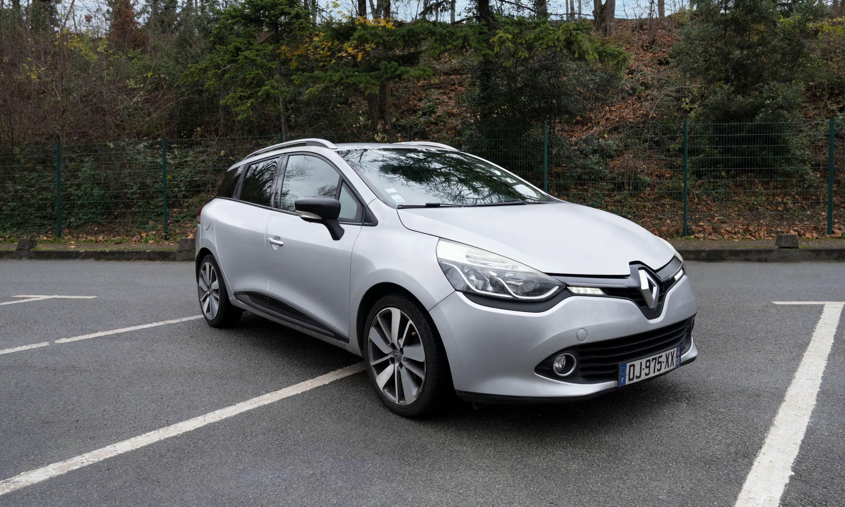 Renault CLIO IV ESTATE 2014 à Paris