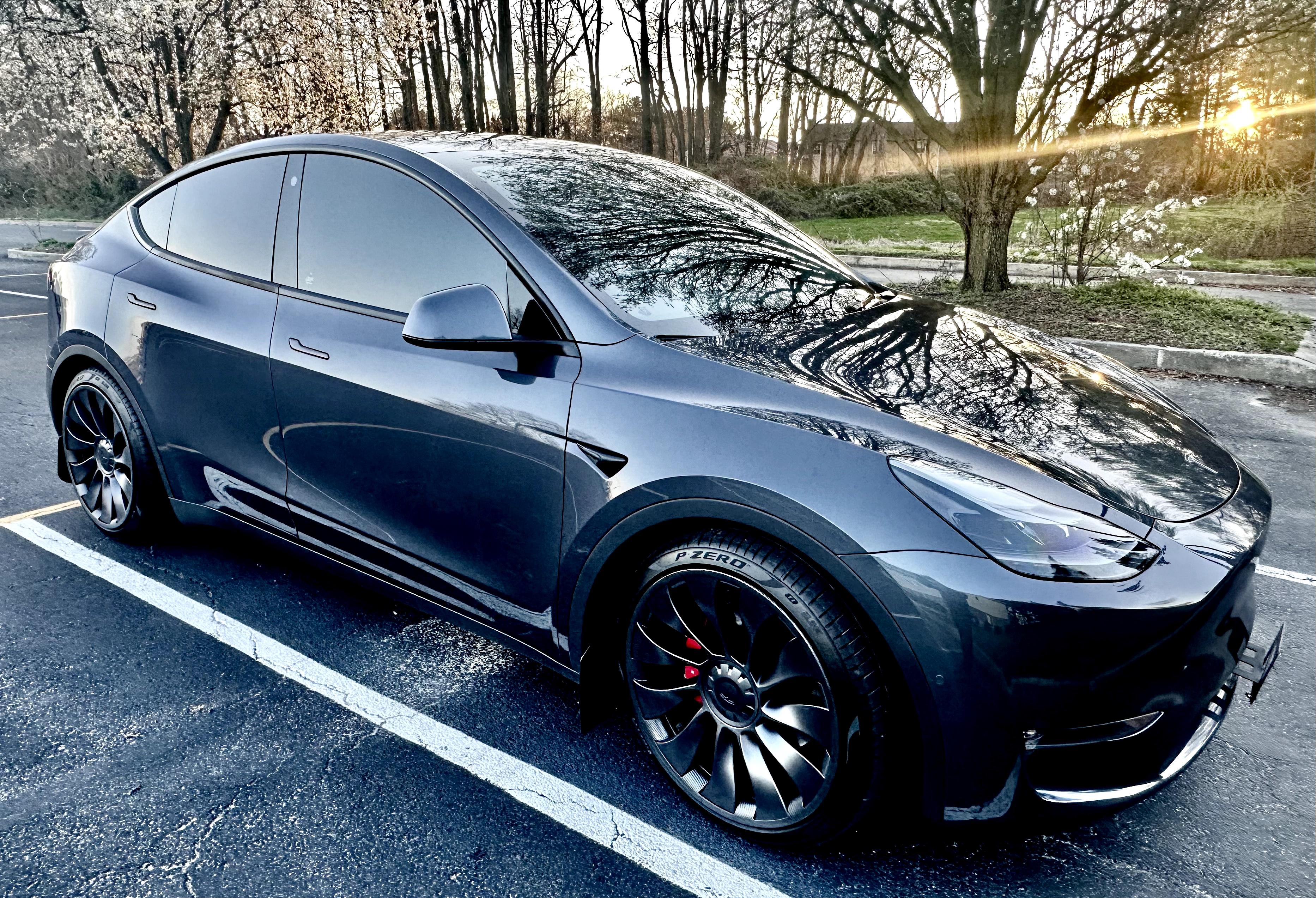 Tesla Model Y 2021 in Dover Air Force Base, DE