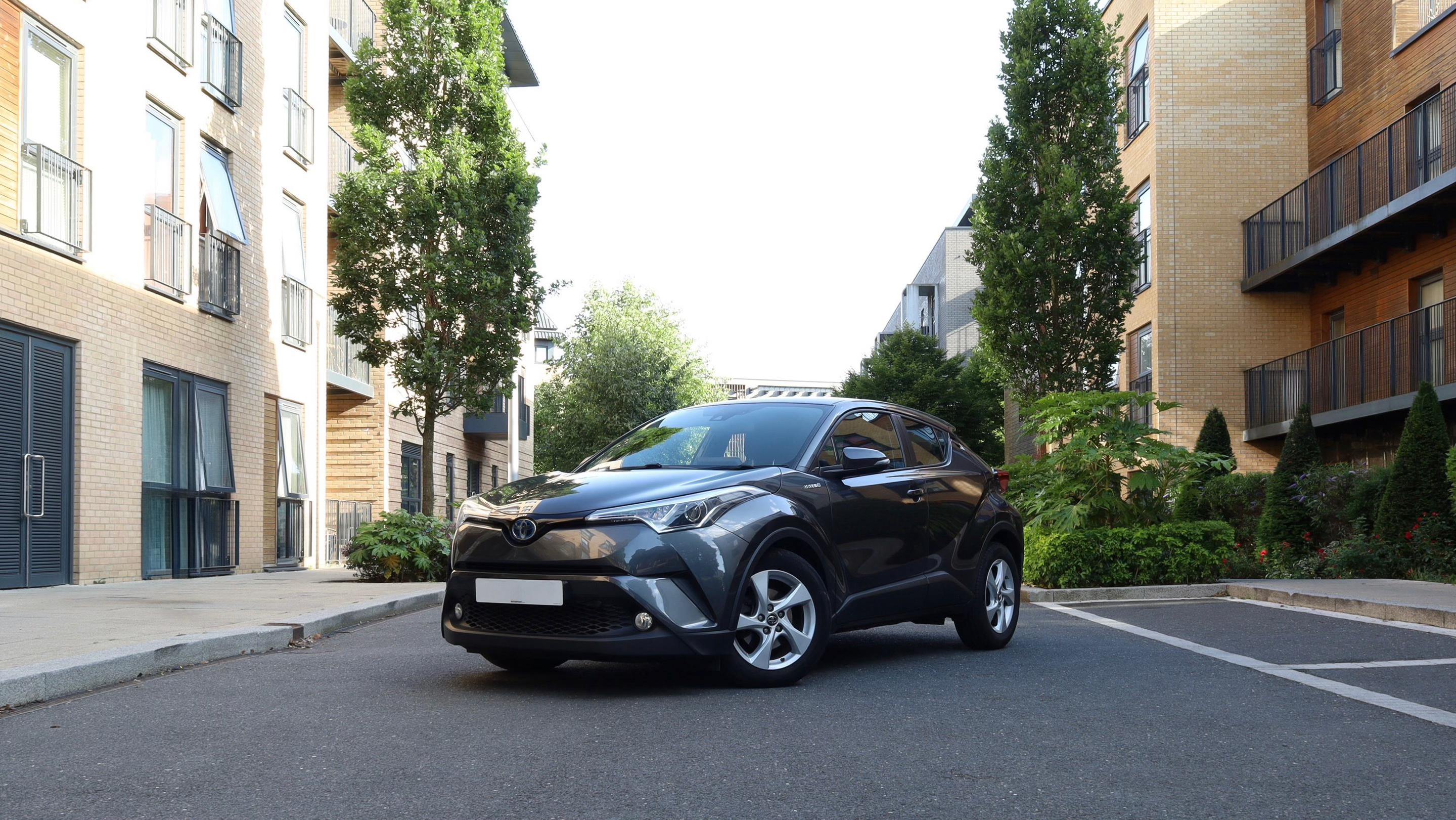 Toyota C-HR 2019 in London