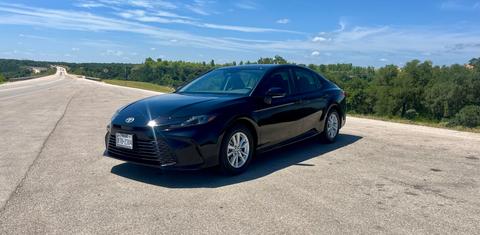 Toyota Camry Hybrid 2026