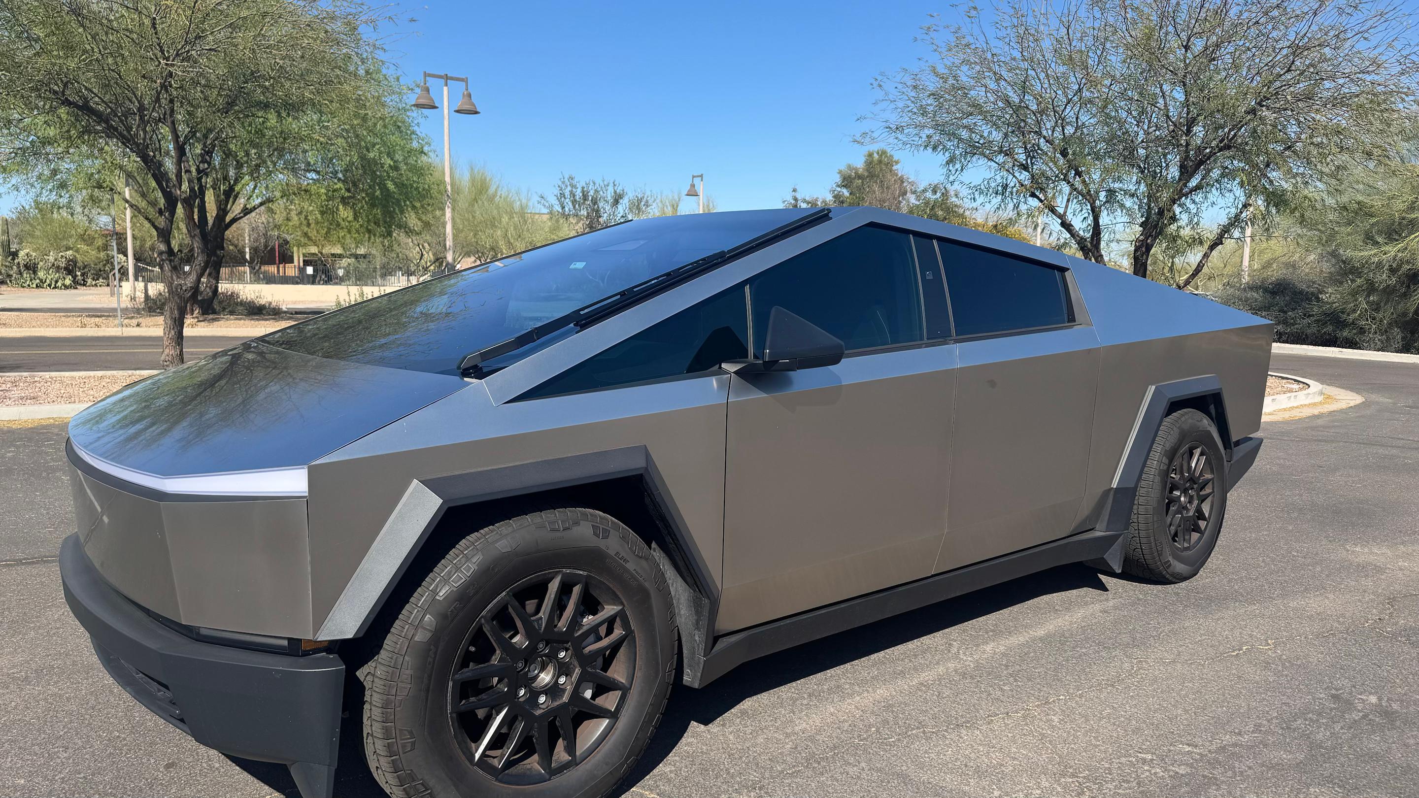 Tesla Cybertruck 2025 in Belgrade, MT