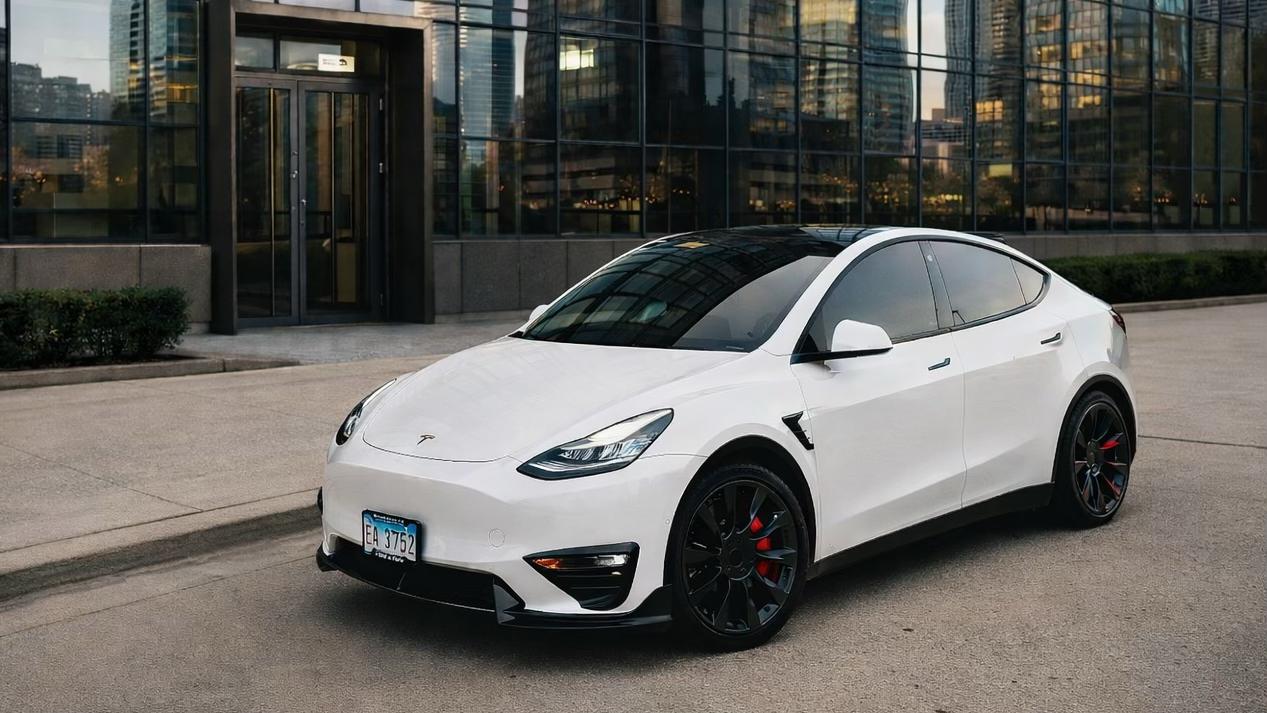 Tesla Model Y 2021 in Moline, IL
