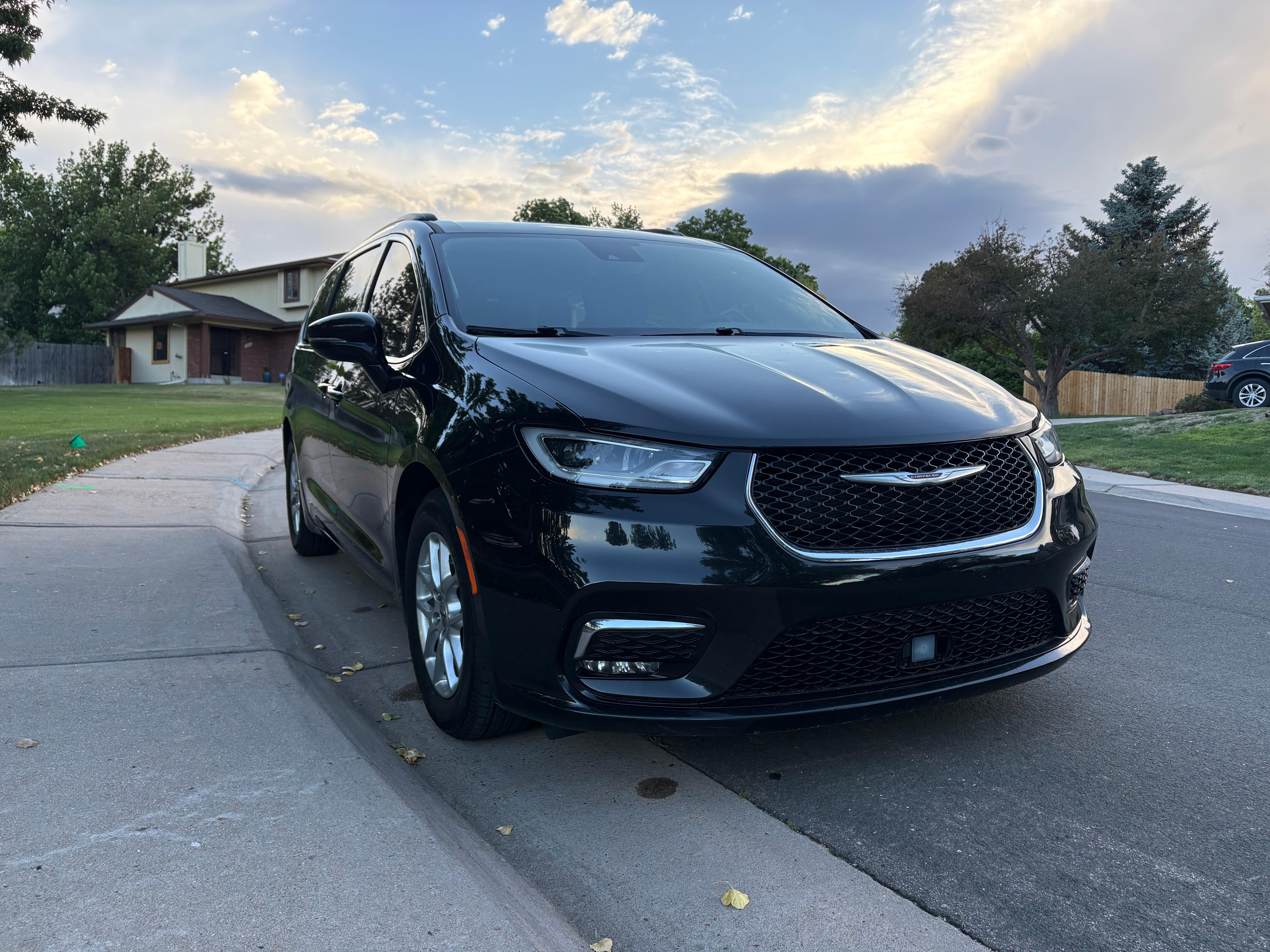Chrysler Pacifica 2022 in Englewood, CO
