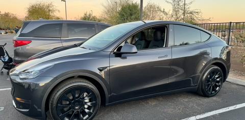 Tesla Model Y 2024