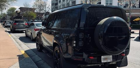 Land Rover Defender 2025