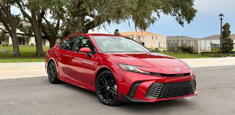 Toyota Camry Hybrid 2025