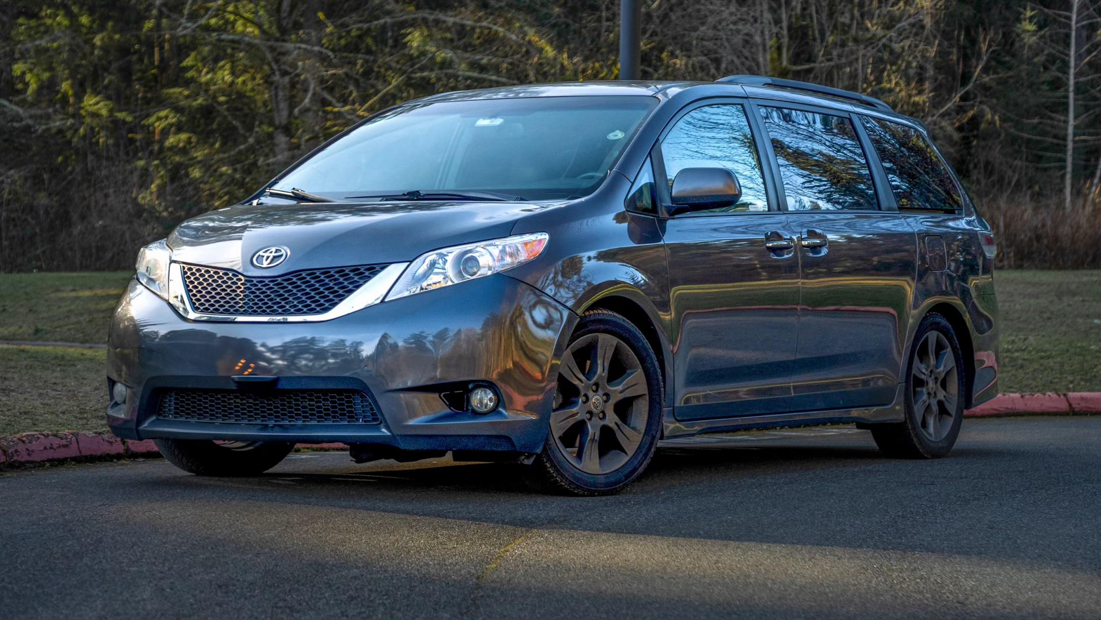 Toyota Sienna 2015 — Minivan rental alternative in Seattle, WA