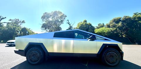 Tesla Cybertruck 2026