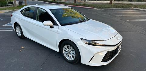 Toyota Camry Hybrid 2026