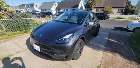 Tesla Model Y 2025