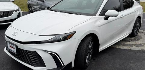 Toyota Camry Hybrid 2026