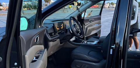 Kia Carnival Hybrid 2025