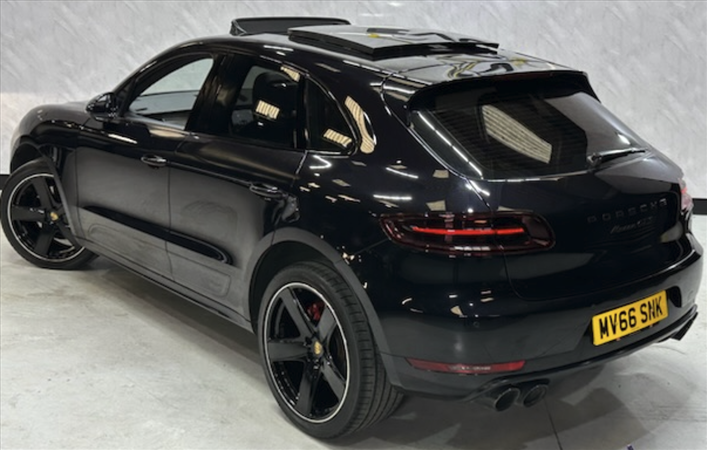 Porsche Macan 2016 in Taplow