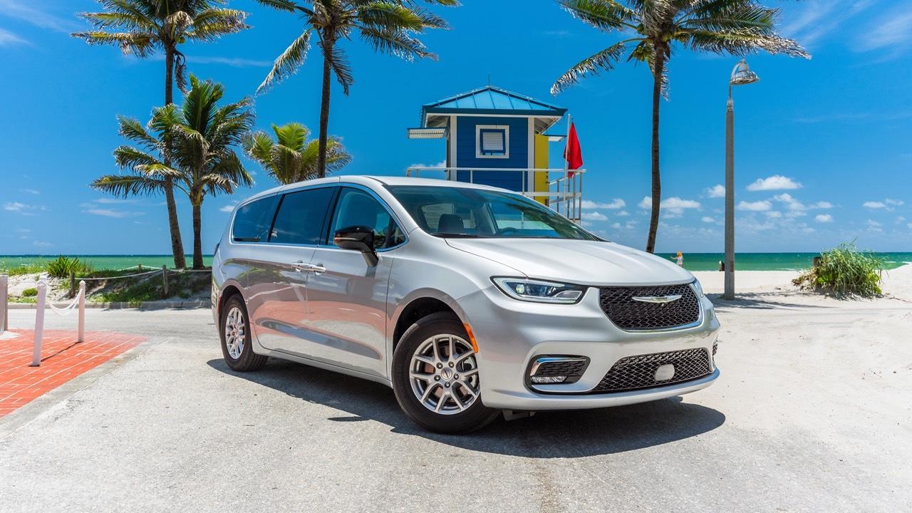 Chrysler Pacifica 2024 in Hollywood, FL