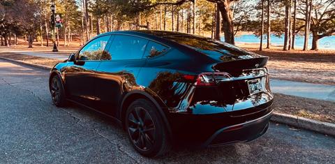 Tesla Model Y 2024