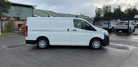 Toyota HIACE 2025