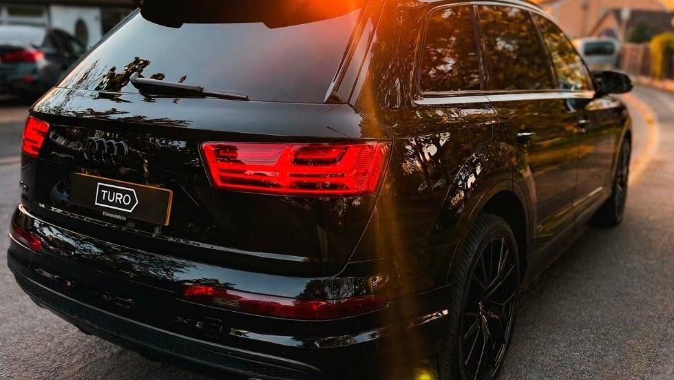 Audi Q7 2017 in Stockport
