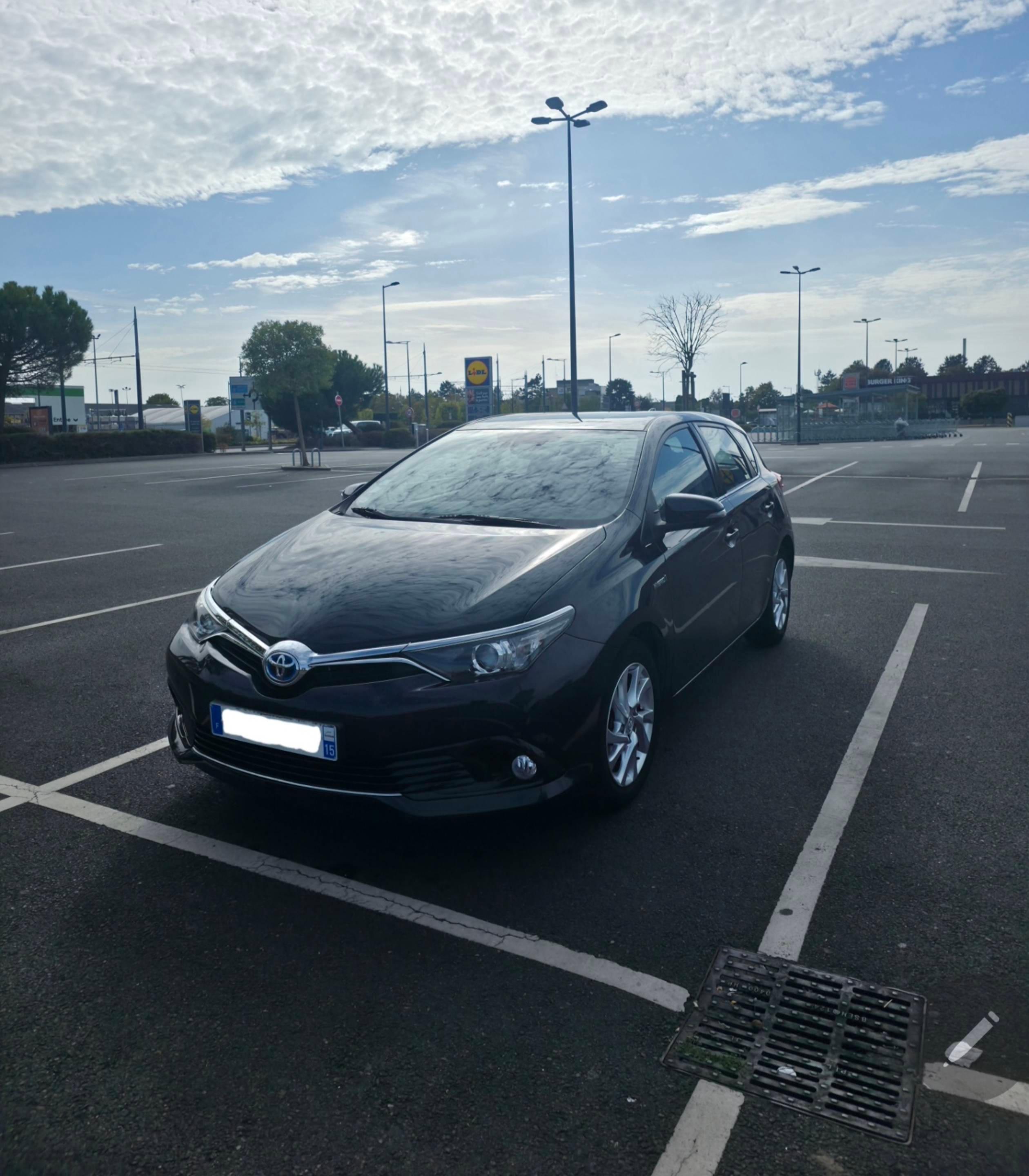 Toyota AURIS 2016 à Orléans