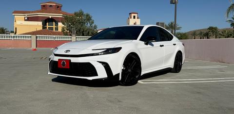 Toyota Camry Hybrid 2026