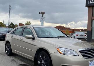 Chrysler 200 car