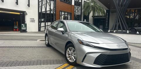 Toyota Camry Hybrid 2025