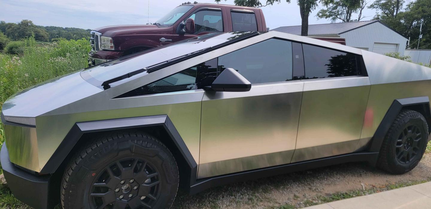 Tesla Cybertruck 2024 rental in Pataskala, OH by Jason S. Turo