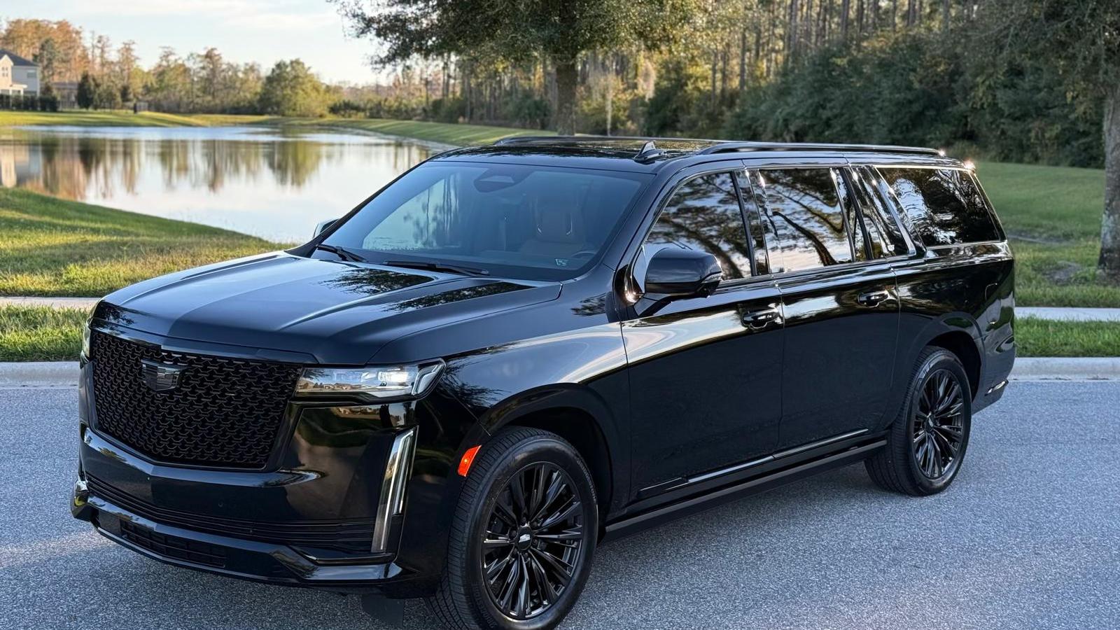 Cadillac Escalade ESV 2022 in 
