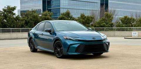 Toyota Camry Hybrid 2025