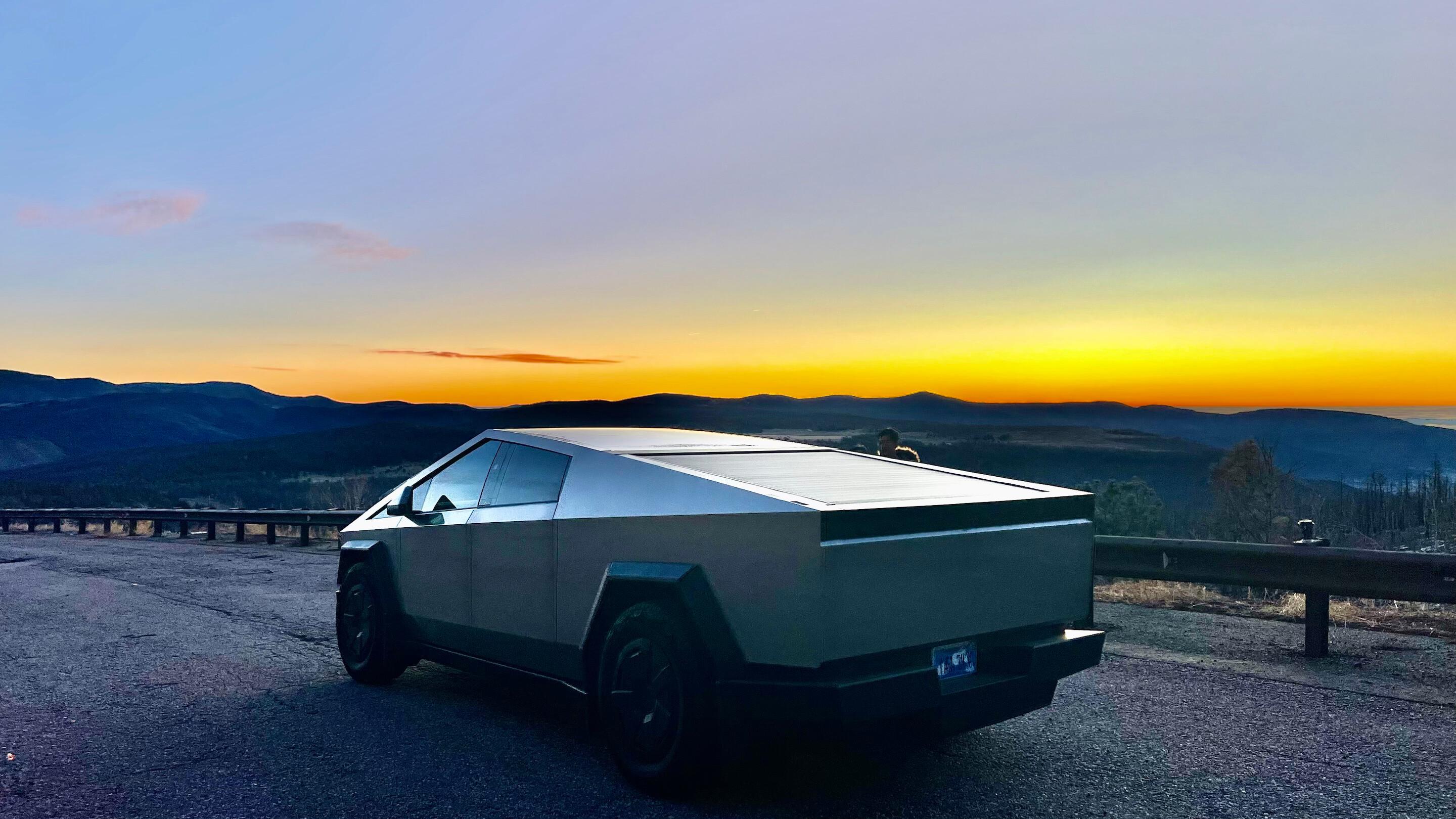 Tesla Cybertruck 2024 in Chandler, AZ