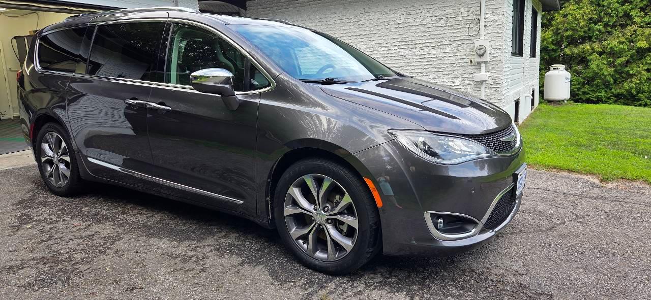 Chrysler Pacifica 2018 à Limoges, ON