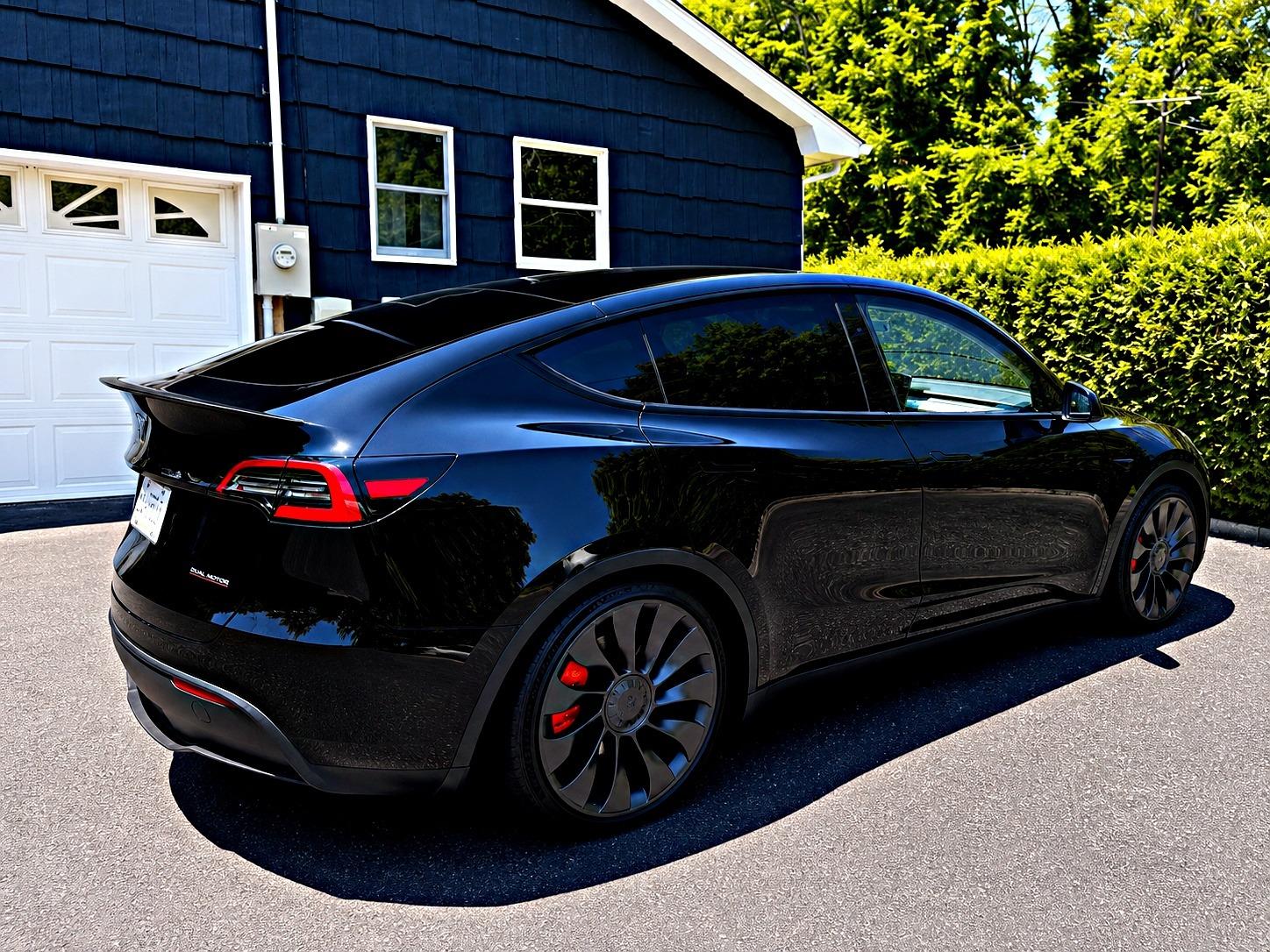 Tesla Model Y 2023 in Northport, NY