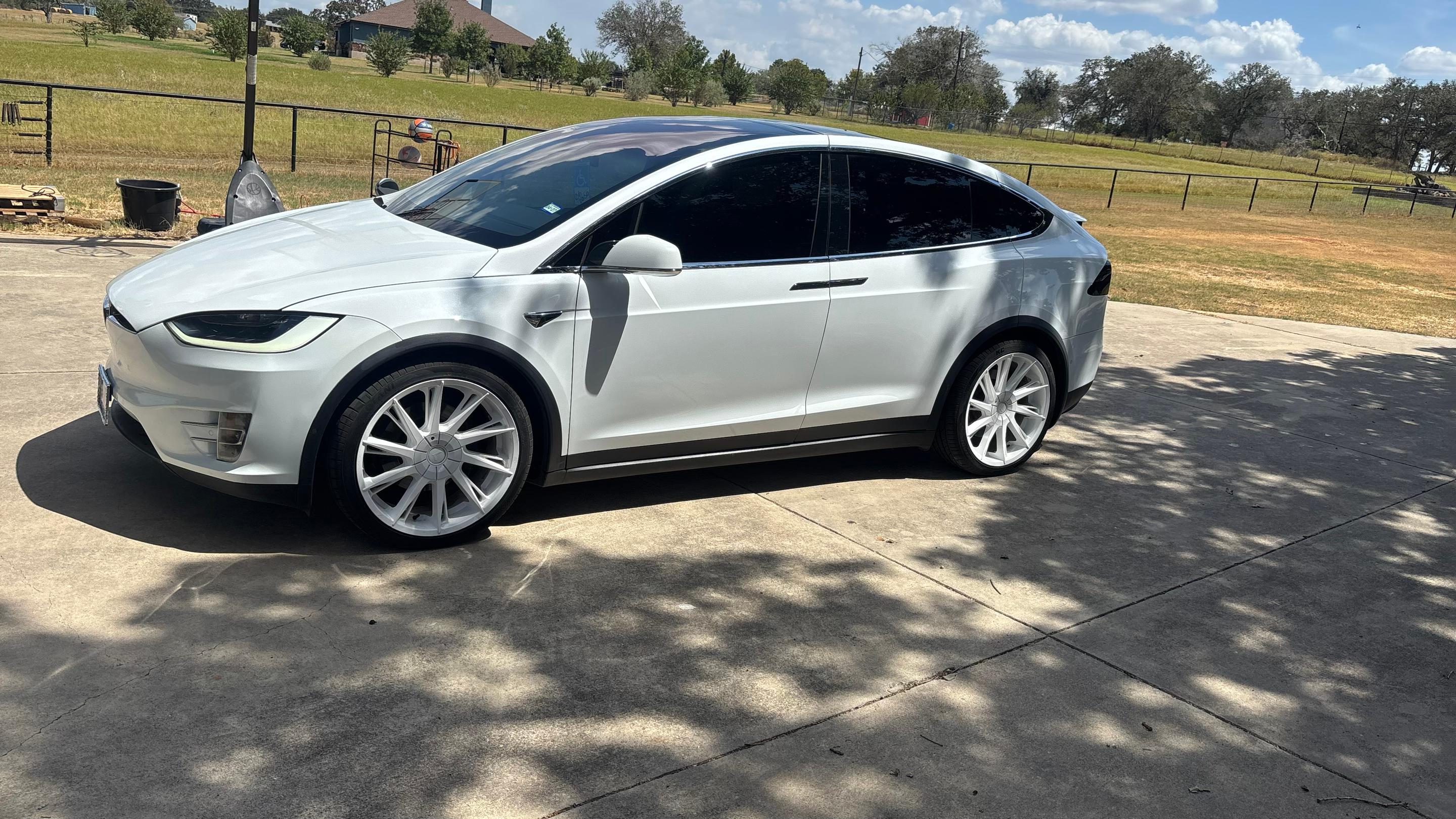 Tesla Model X 2018 in La Vernia, TX