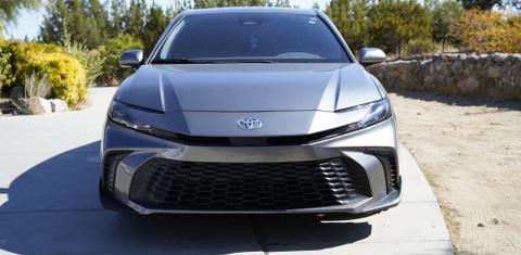 Toyota Camry Hybrid 2025