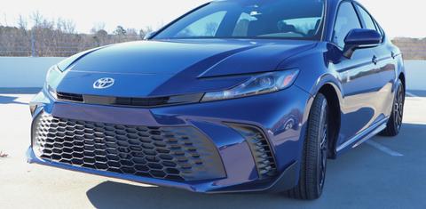 Toyota Camry Hybrid 2026