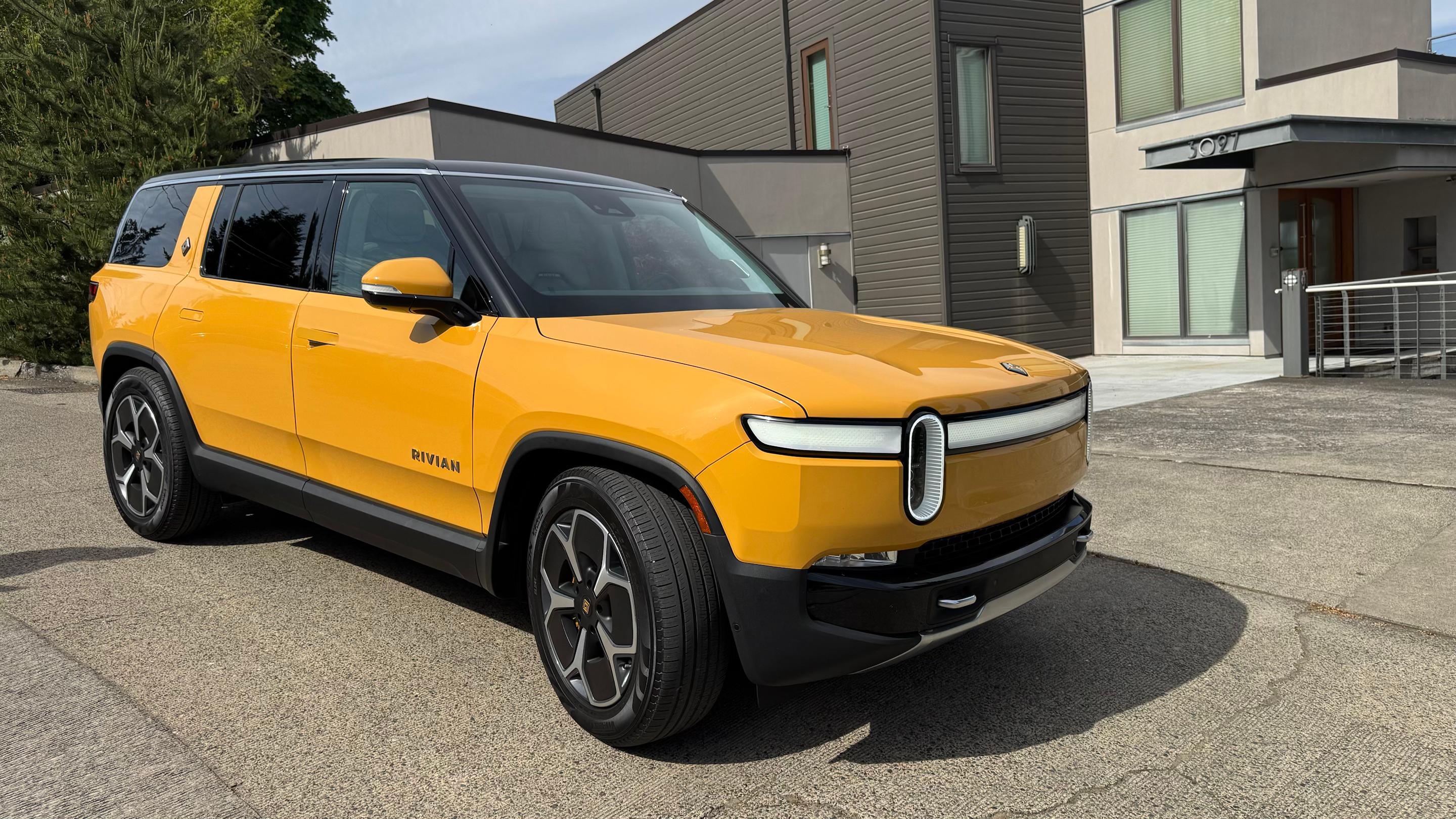 Rivian R1S 2023 in Portland, OR