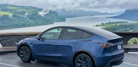 Tesla Model Y 2025