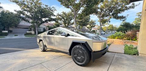 Tesla Cybertruck 2025