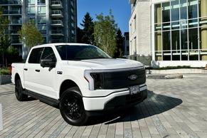 Ford F-150 Lightning 2025 à Surrey