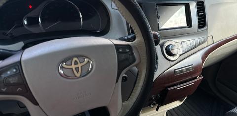 Toyota Sienna 2011