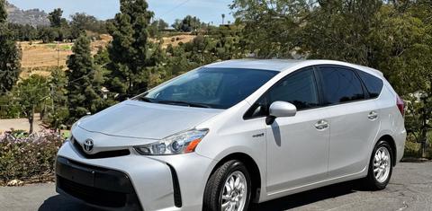 Toyota Prius v 2015